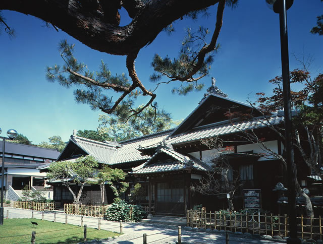Otaru Kihinkan (The Old Aoyama Villa)