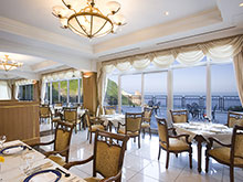 Enjoy the spectacular view of the Sea of Japan with your meal from the restaurant.